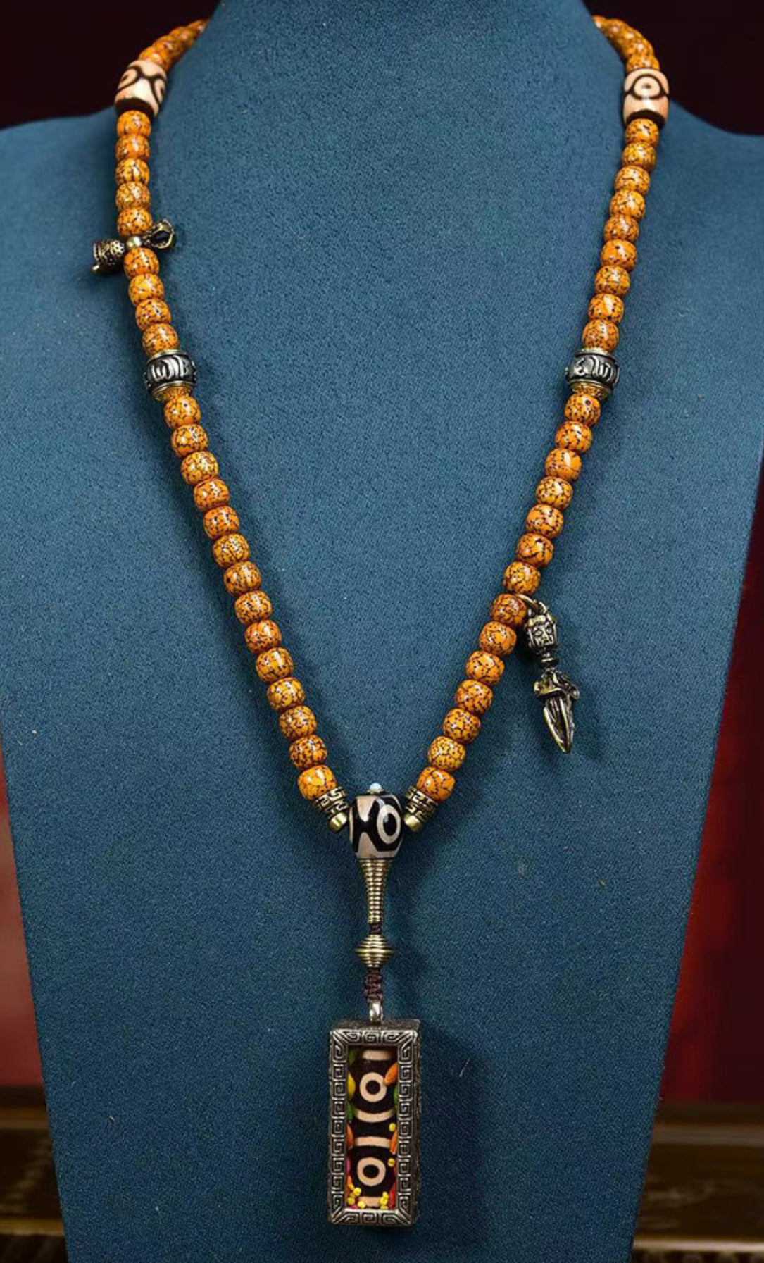 108 Natural Aged Rudraksha Mala Beads – Agate Three-Eye Dzi Pendant for Meditation & Prayer